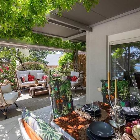 Apartment Beachfront Romilda Makarska
