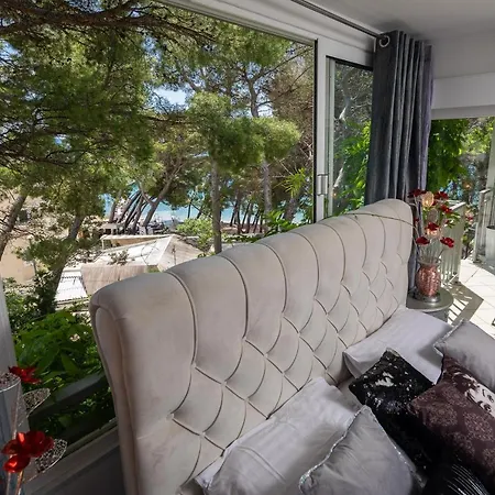 Beachfront Romilda Apartment Makarska
