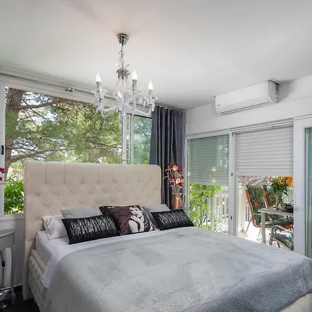 Apartment Beachfront Romilda *