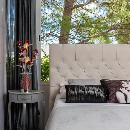Apartment Beachfront Romilda Makarska