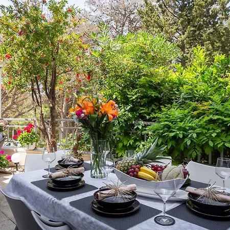Apartment Beachfront Romilda Makarska