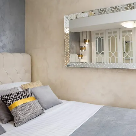 Beachfront Romilda Apartment *