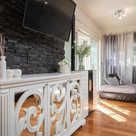 Apartment Beachfront Romilda *