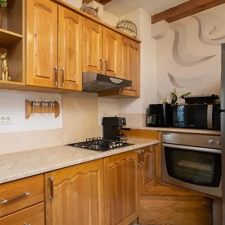 Beachfront Romilda Apartment Makarska