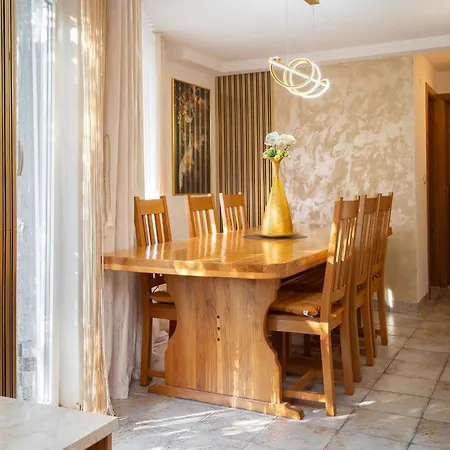 Apartment Beachfront Romilda Makarska
